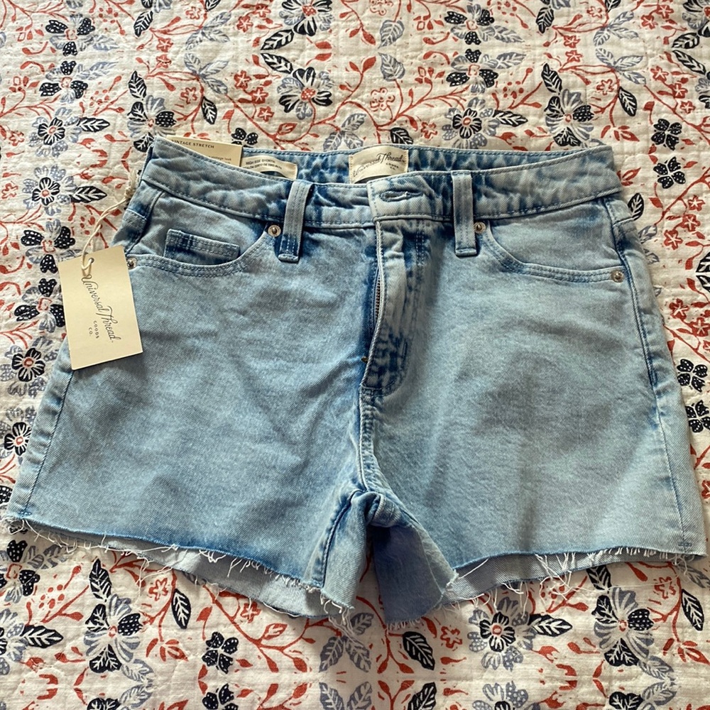 Vintage stretch Universal Thread shorts. Brand new.